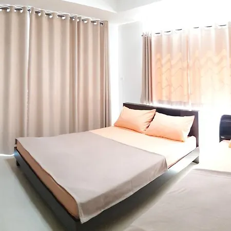 Sweet Pillow Hostel & Cafe